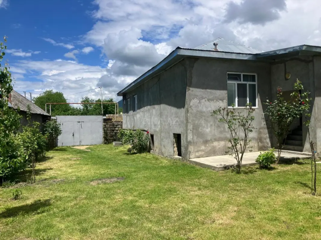 Satılır 5 otaqlı həyət evi 160 m²