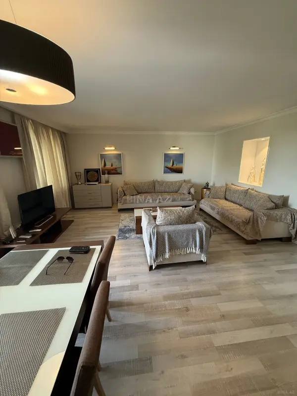 Kirayə verilir 2 otaqlı mənzil 80 m²
