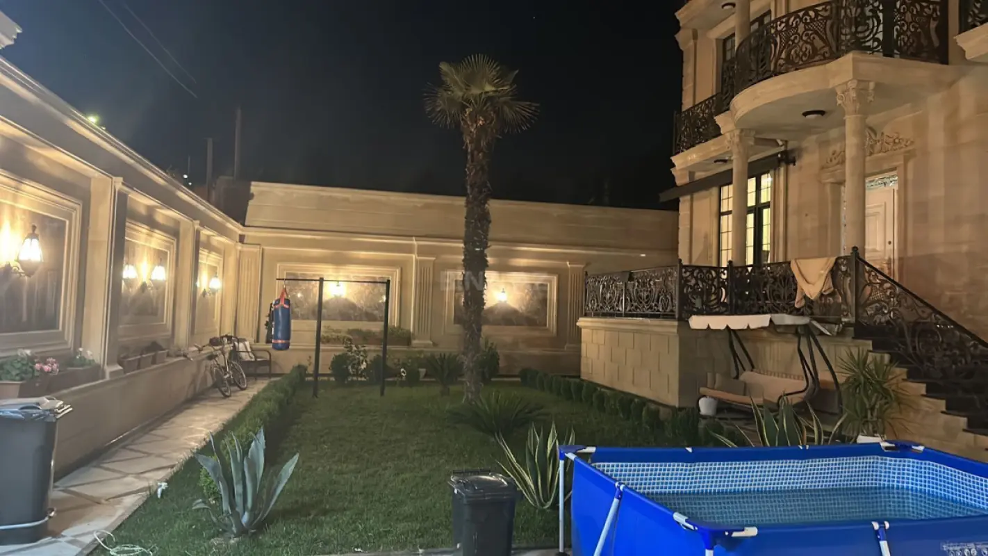 Satılır 7 otaqlı həyət evi 400 m²