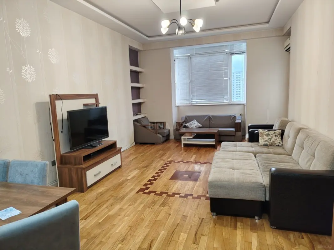 Kirayə verilir 2 otaqlı mənzil 125 m²