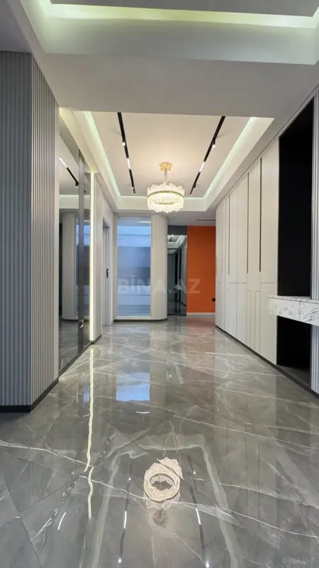 Satılır 3 otaqlı mənzil 134.5 m²