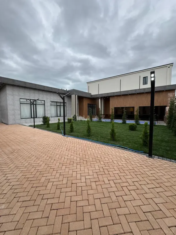 Satılır 5 otaqlı həyət evi 210 m²