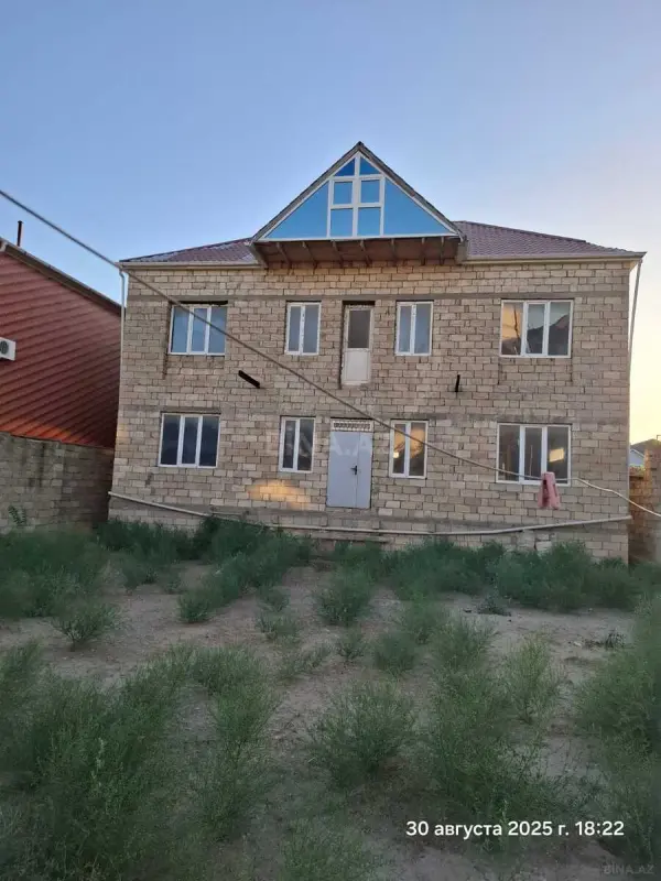 Satılır 8 otaqlı həyət evi 360 m²