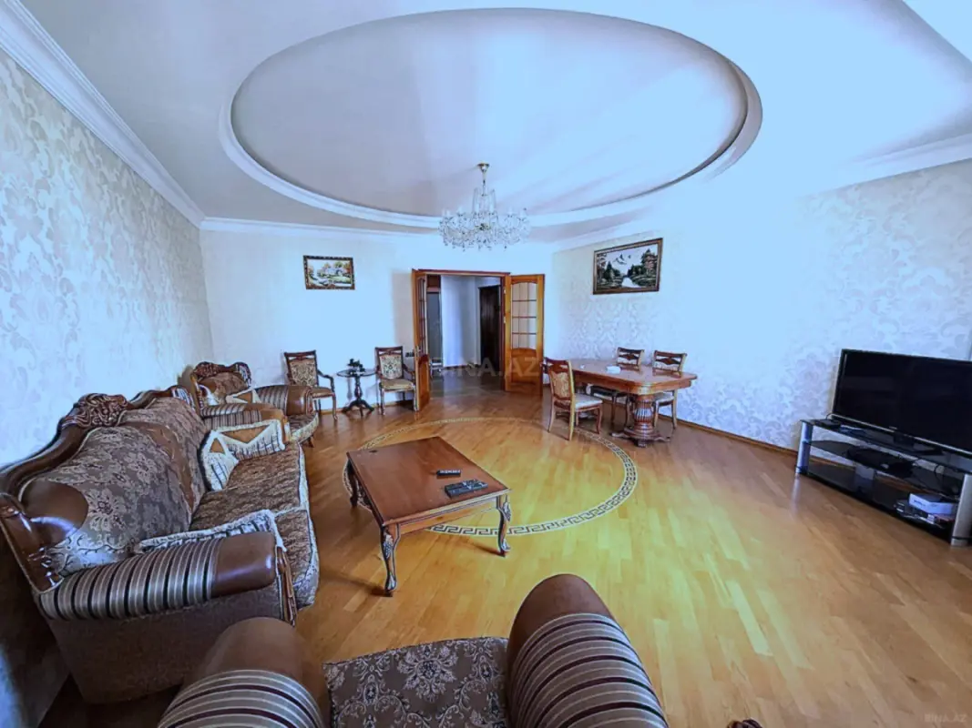 Satılır 4 otaqlı mənzil 150 m²