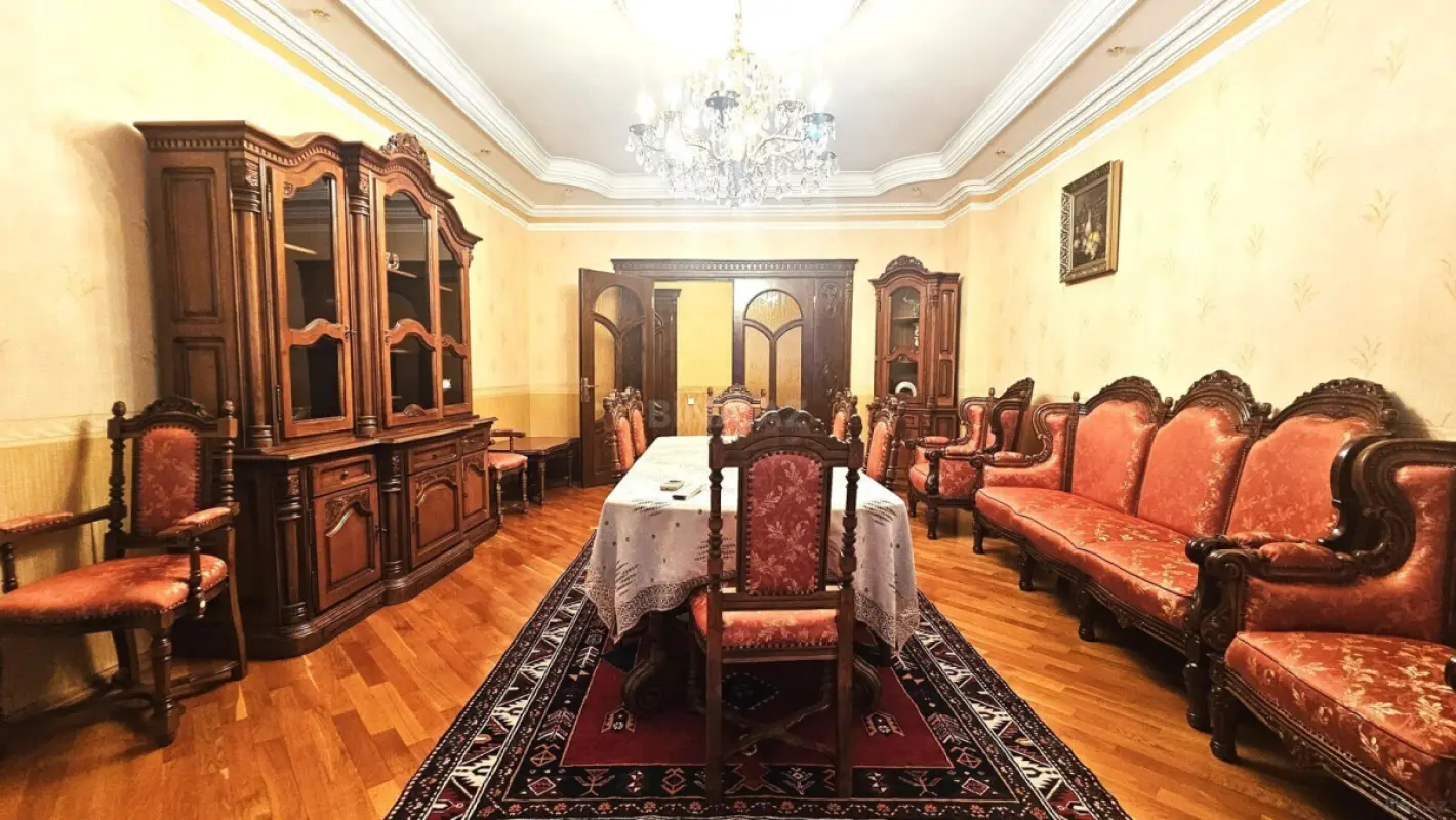 Satılır 3 otaqlı mənzil 133 m²
