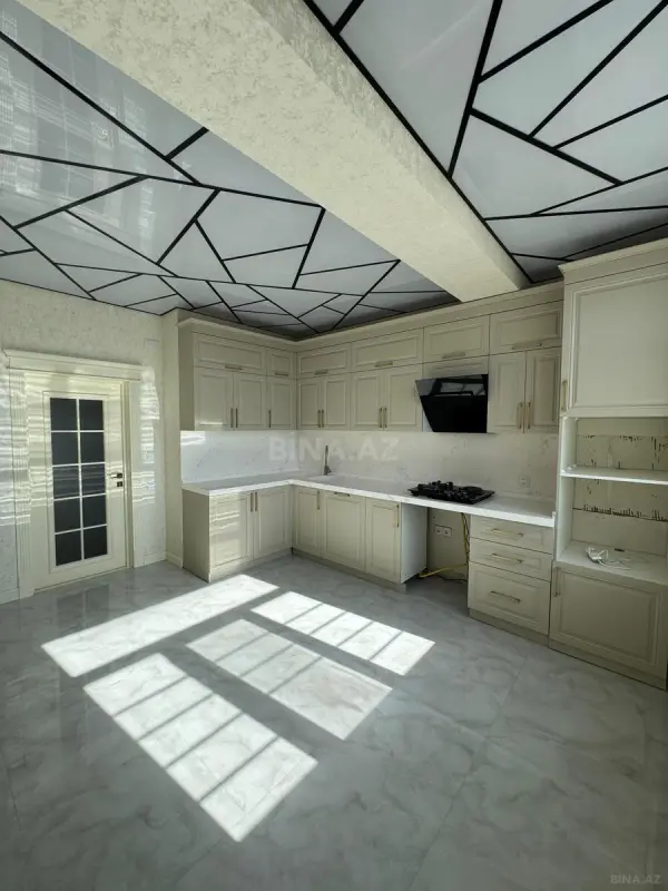 Satılır 4 otaqlı mənzil 156 m²
