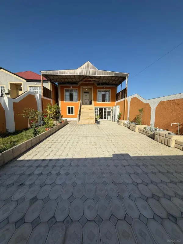 Satılır 4 otaqlı həyət evi 180 m²