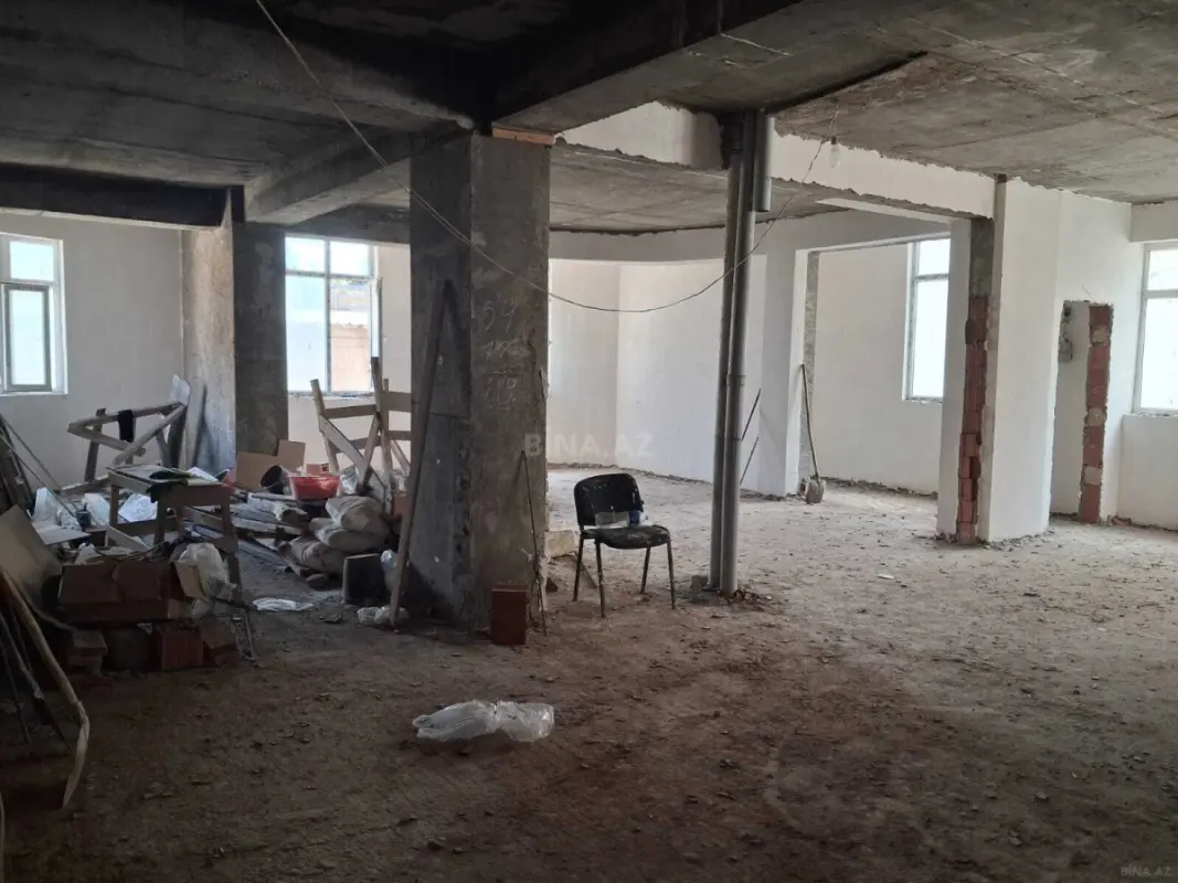 Satılır 3 otaqlı mənzil 130 m²