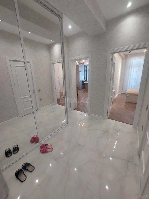 Kirayə verilir 2 otaqlı mənzil 73 m²