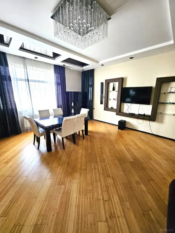 Satılır 3 otaqlı mənzil 136 m²