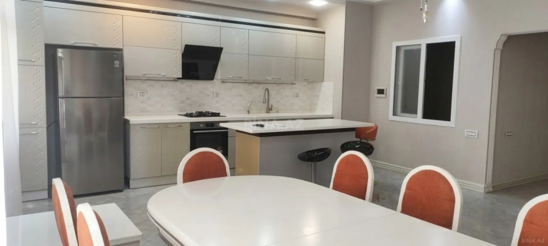 Kirayə verilir 4 otaqlı mənzil 130 m²