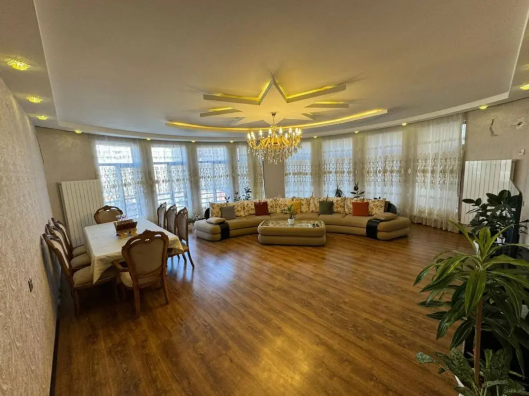 Satılır 4 otaqlı mənzil 192 m²