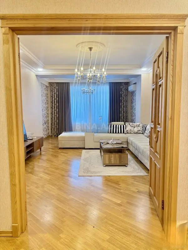 Satılır 3 otaqlı mənzil 126 m²