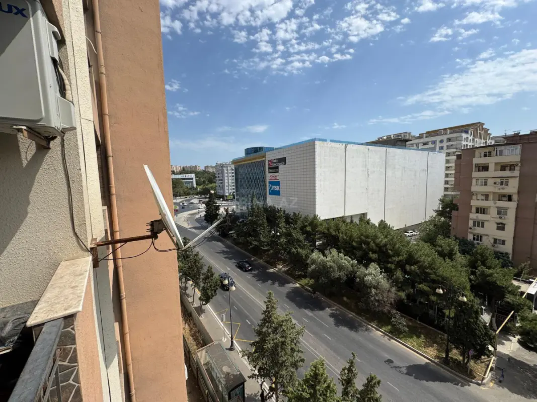 Satılır 3 otaqlı mənzil 98 m²