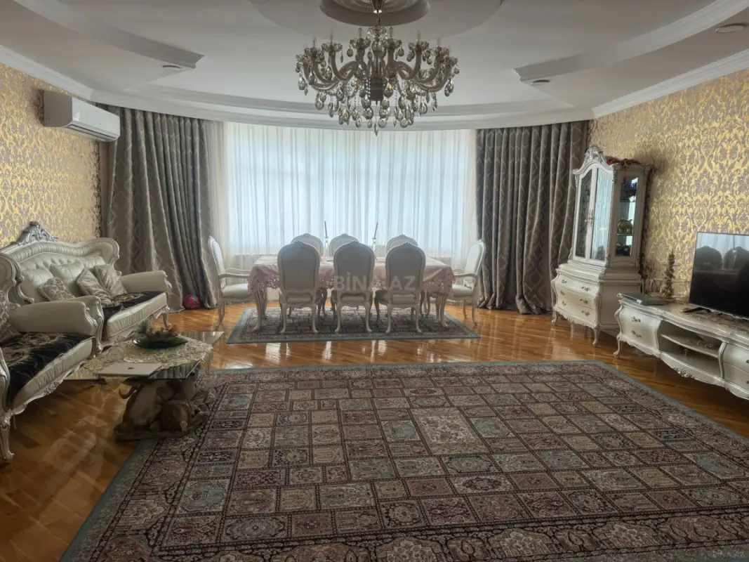 Satılır 4 otaqlı mənzil 191 m²