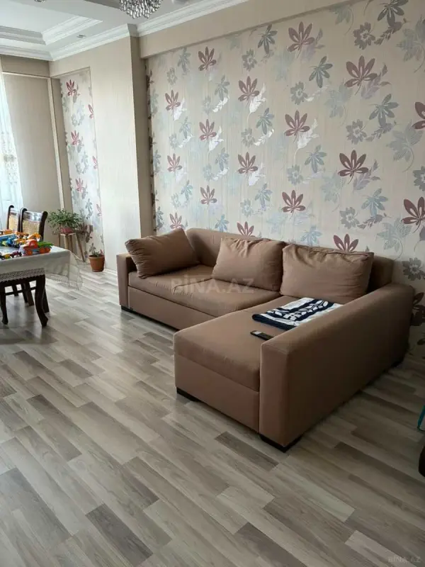 Kirayə verilir 2 otaqlı mənzil 85 m²