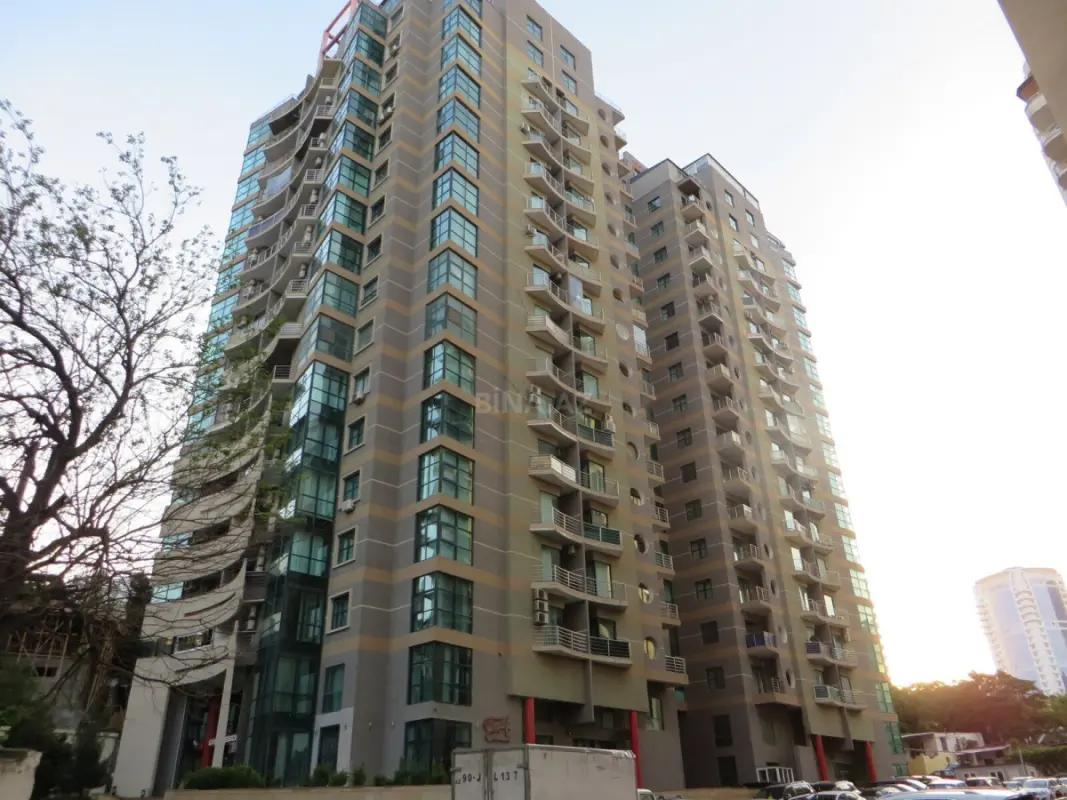 Kirayə verilir 4 otaqlı mənzil 190 m²