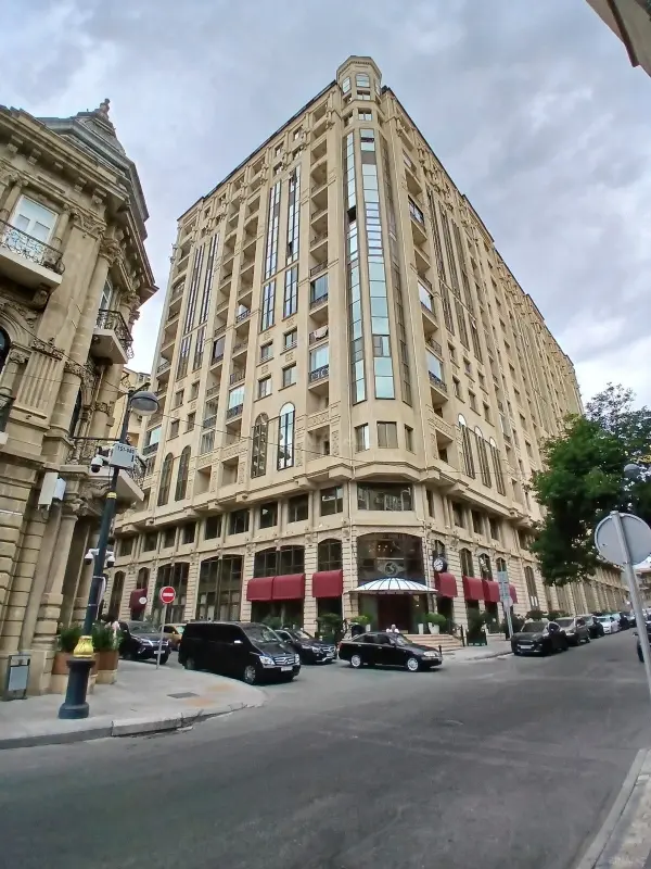Kirayə verilir 2 otaqlı mənzil 75 m²