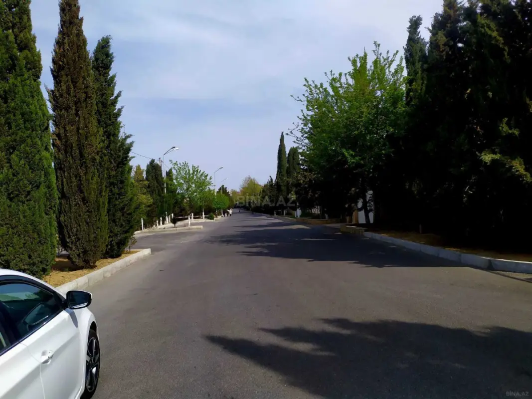 Satılır 8 otaqlı həyət evi 375 m²