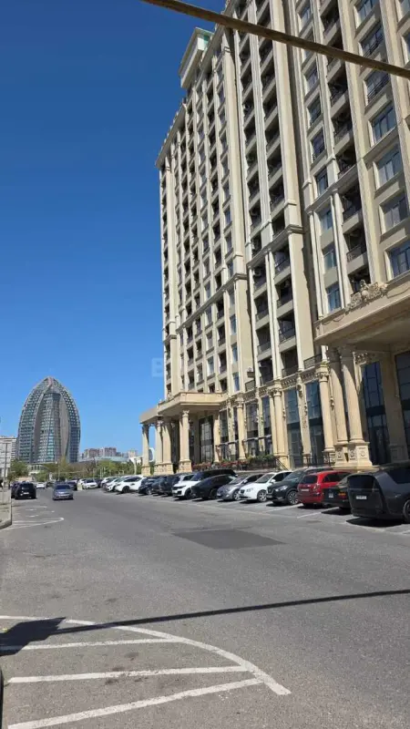 Satılır 4 otaqlı mənzil 171 m²