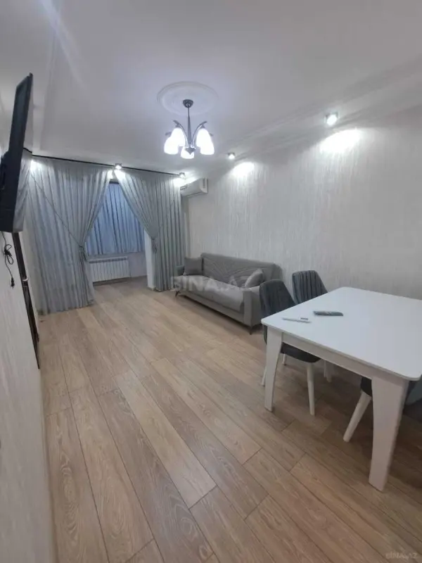 Kirayə verilir 2 otaqlı mənzil 55 m²
