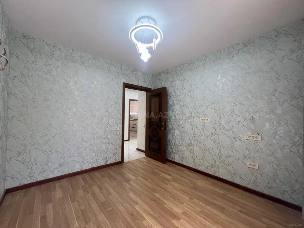 Satılır 5 otaqlı mənzil 110 m²