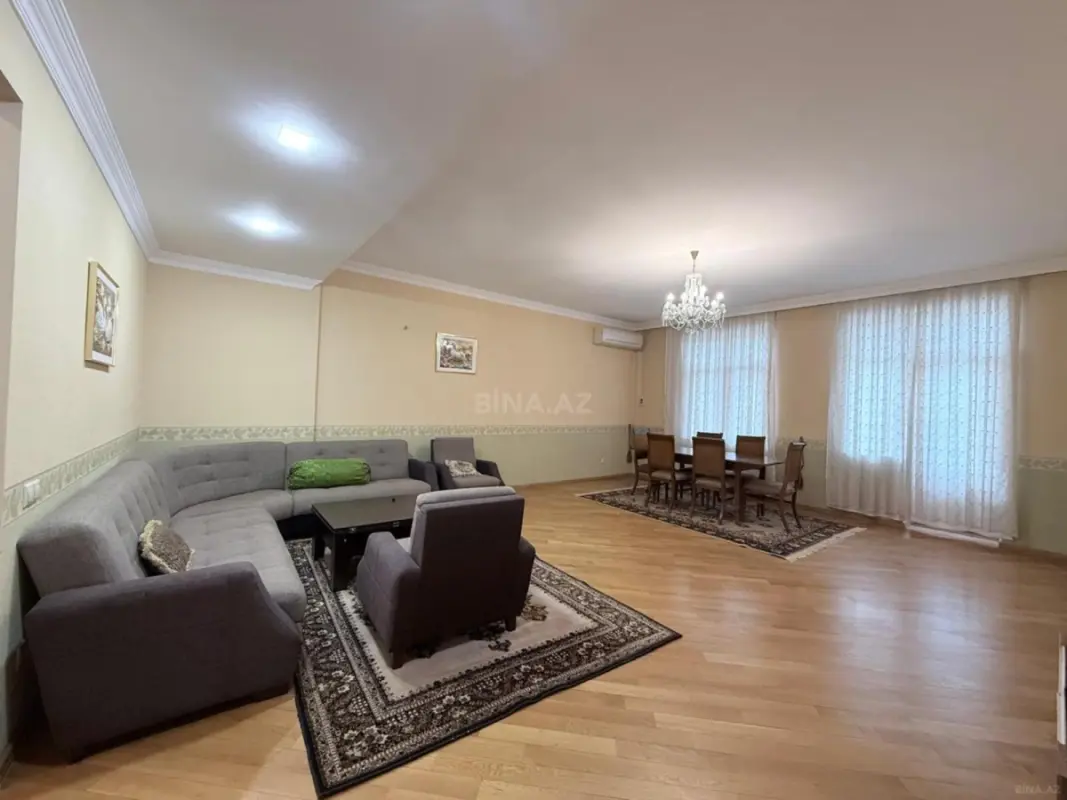 Satılır 5 otaqlı mənzil 210 m²