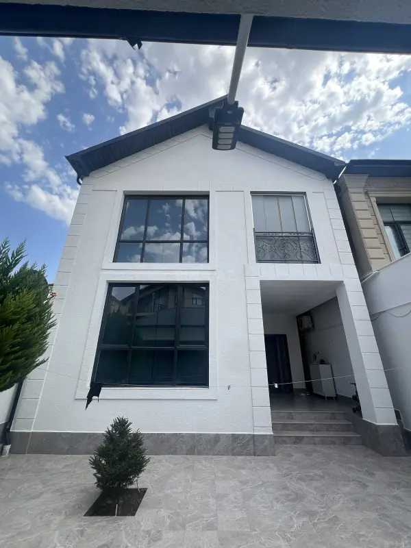Satılır 4 otaqlı həyət evi 180.5 m²