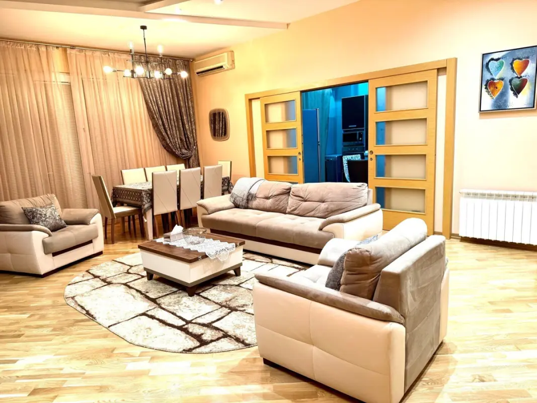 Kirayə verilir 3 otaqlı mənzil 129.3 m²