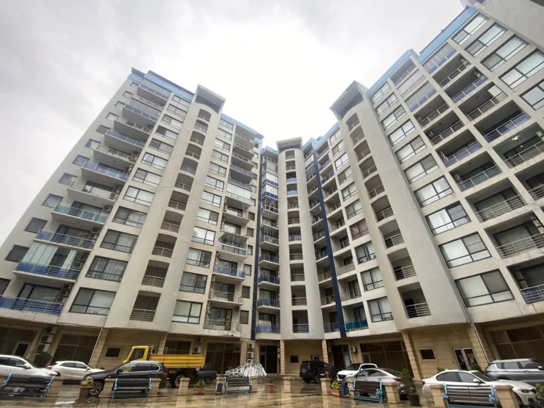 Satılır 5 otaqlı mənzil 276 m²