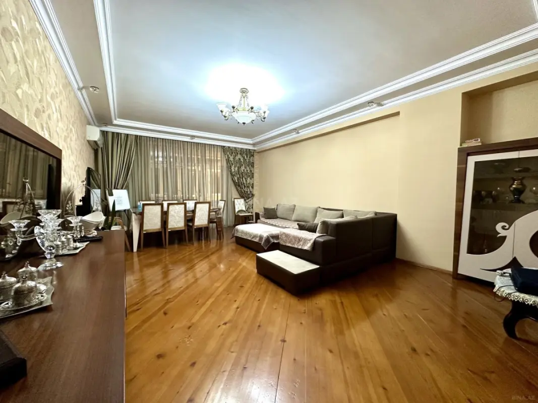 Satılır 3 otaqlı mənzil 145 m²