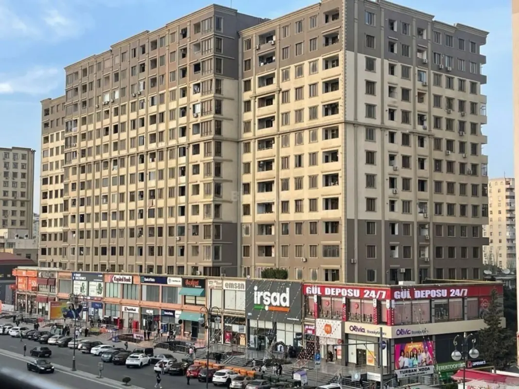 Satılır 3 otaqlı mənzil 133 m²