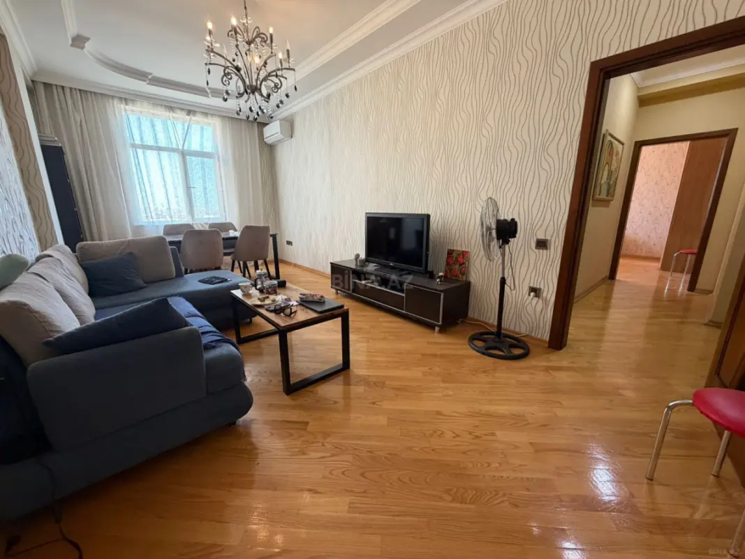 Satılır 2 otaqlı mənzil 82 m²