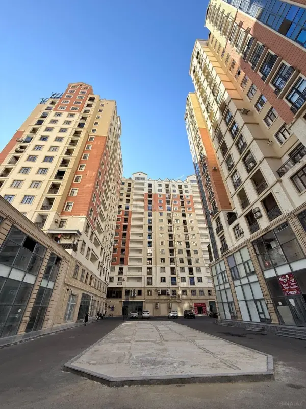 Satılır 4 otaqlı mənzil 175 m²