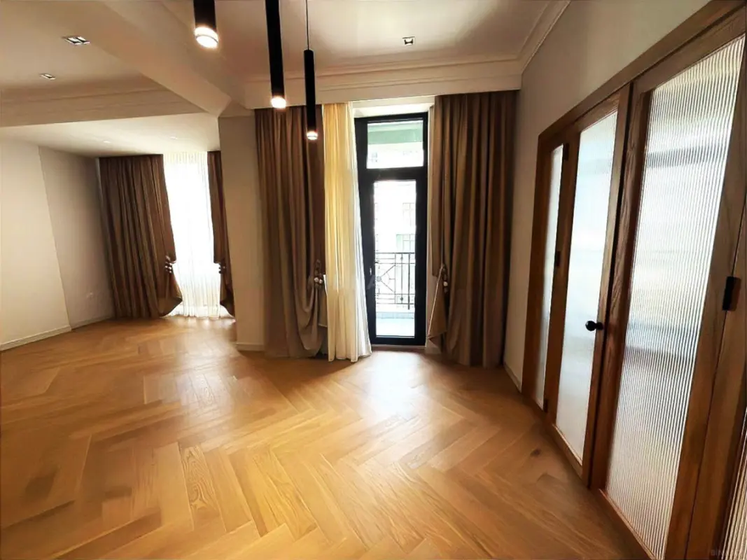 Satılır 3 otaqlı mənzil 134 m²