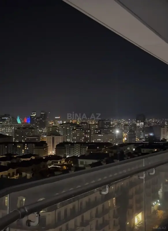 Satılır 4 otaqlı mənzil 224 m²