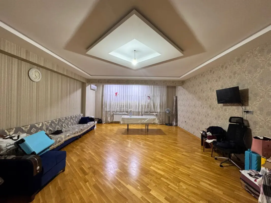 Satılır 2 otaqlı mənzil 110 m²