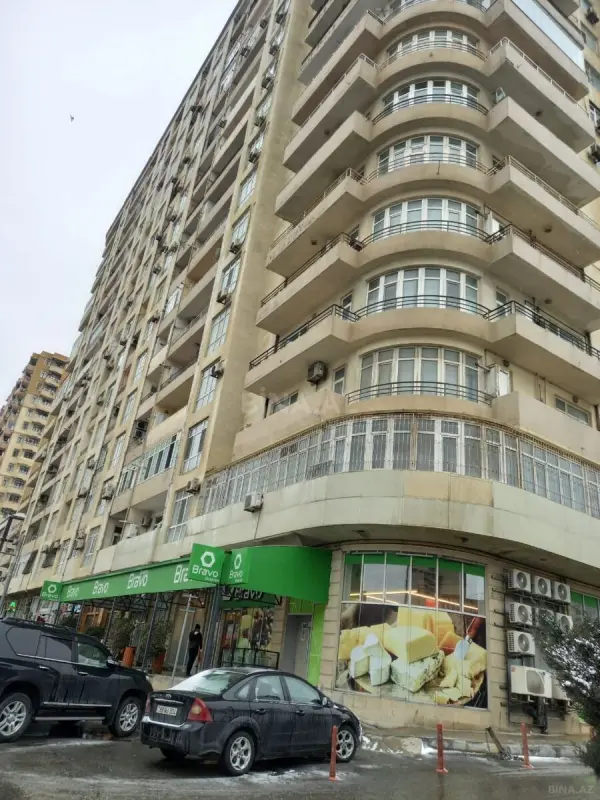 Satılır 3 otaqlı mənzil 143 m²
