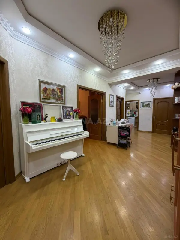 Satılır 3 otaqlı mənzil 120 m²