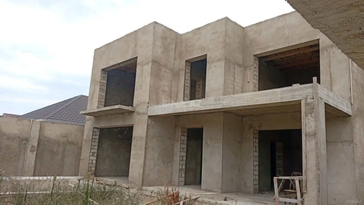 Satılır 5 otaqlı həyət evi 260 m²