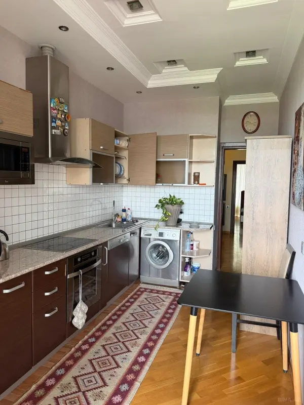 Kirayə verilir 3 otaqlı mənzil 106 m²