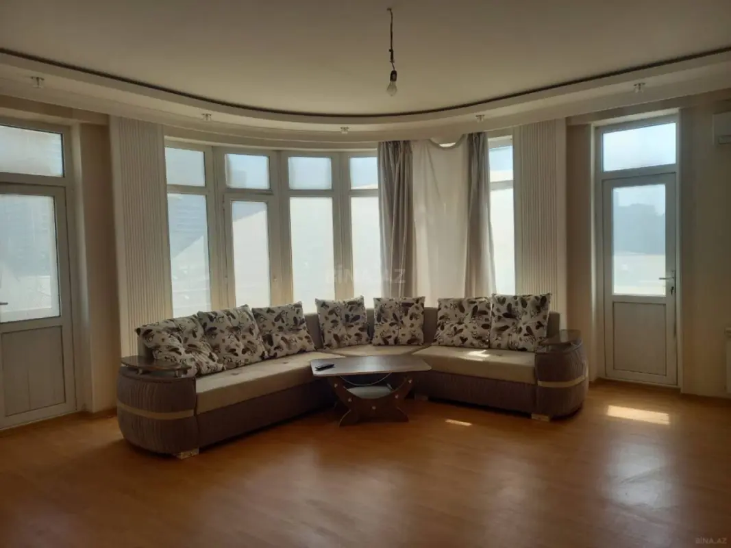 Satılır 3 otaqlı mənzil 143 m²
