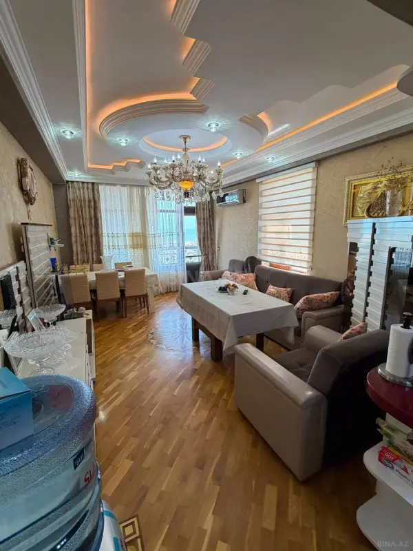 Satılır 3 otaqlı mənzil 125 m²