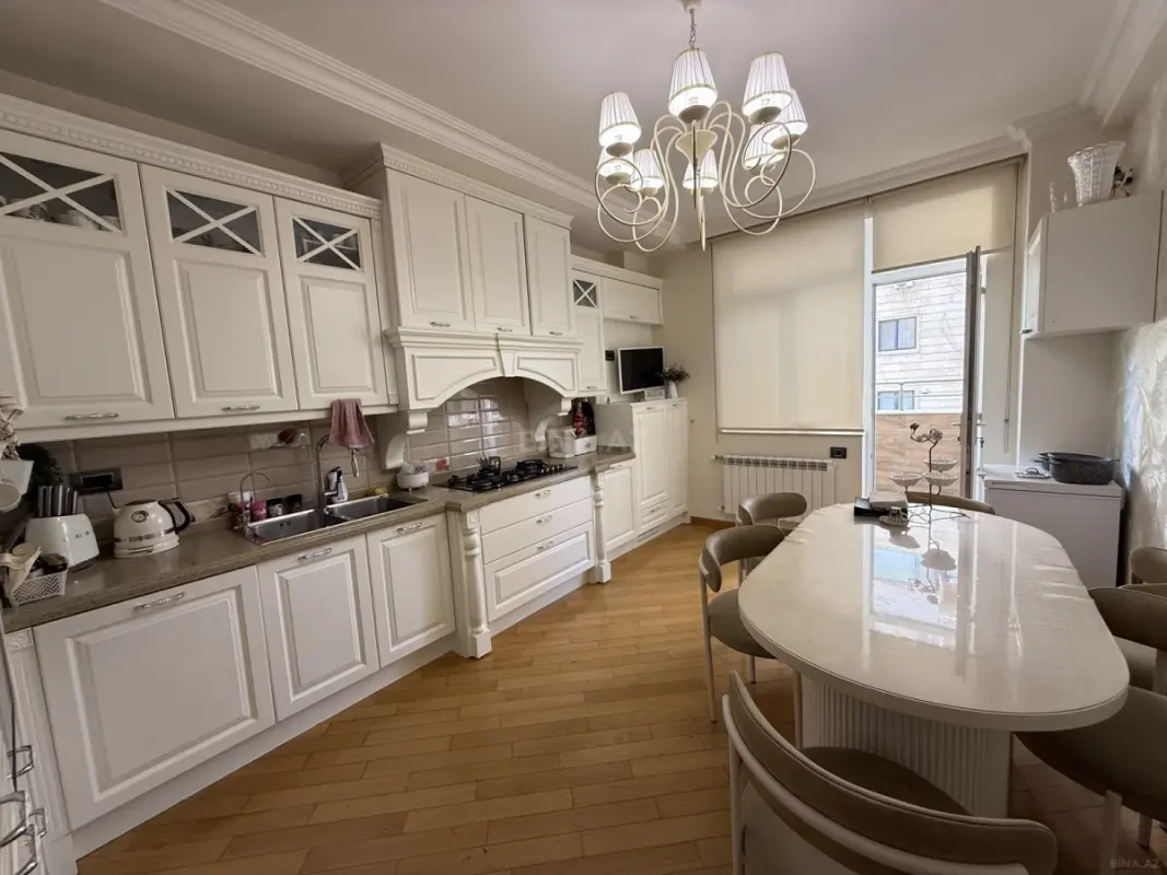 Satılır 3 otaqlı mənzil 157 m²