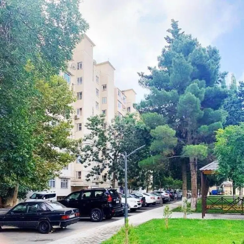 Satılır 5 otaqlı mənzil 100 m²