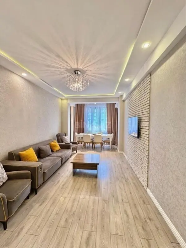 Satılır 3 otaqlı mənzil 130 m²