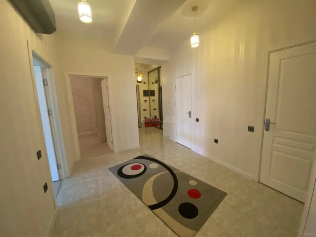Kirayə verilir 3 otaqlı mənzil 140 m²