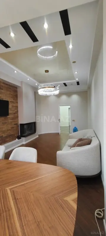 Satılır 3 otaqlı mənzil 136 m²