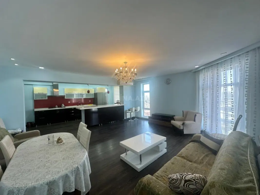 Satılır 4 otaqlı mənzil 151 m²