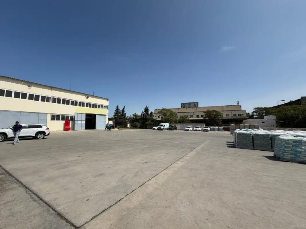 Satılır obyekt 2500 m²